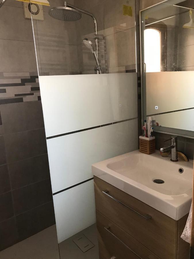 Chambre Climatisee Avec Sdb Privee Dans Une Villa Avec Piscine Ouverte D'Avril A Mi Octobre 마르세유 외부 사진